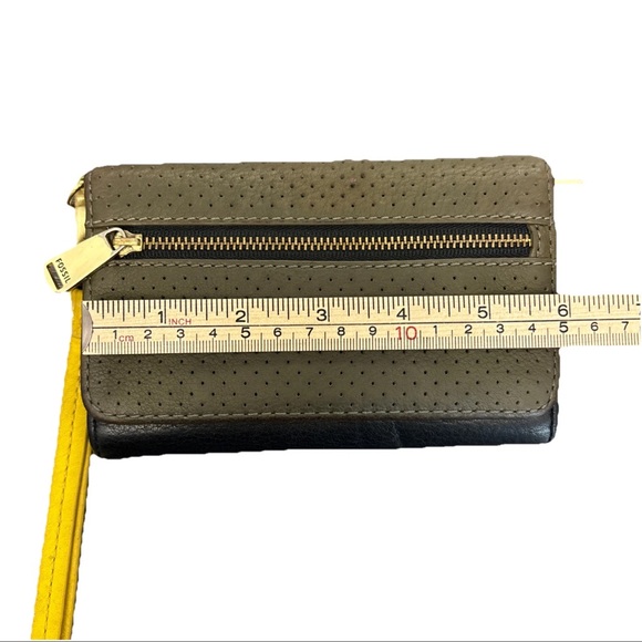 FOSSIL PRESTON PERFORATED PEBBLE LEATHER WRISTLET WALLET‎ OLIVE GREEN/BLACK 6”L - Picture 15 of 16